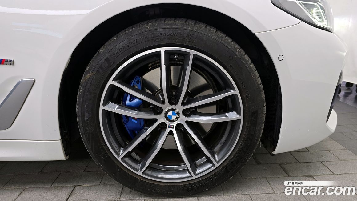 BMW 5-Series 2023