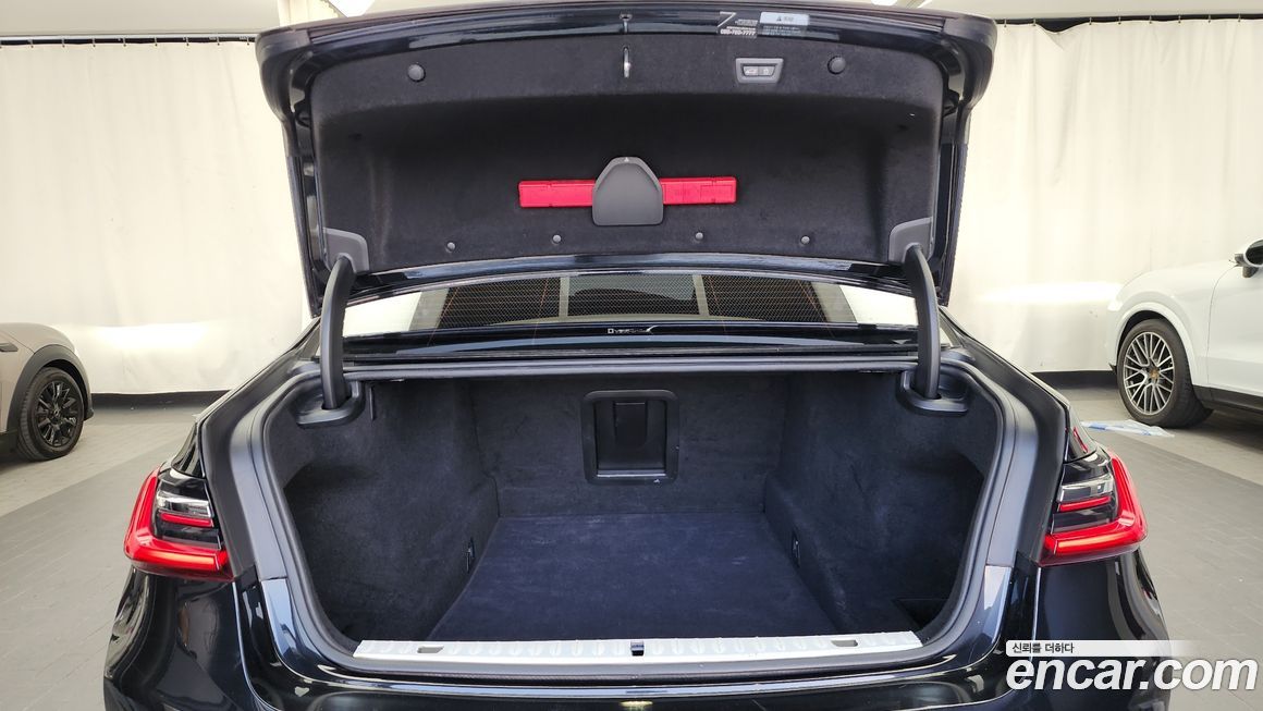BMW 7-Series 2021