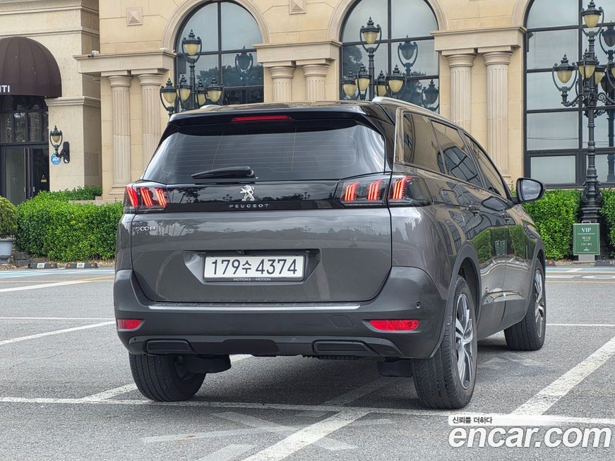 Peugeot 5008 2021