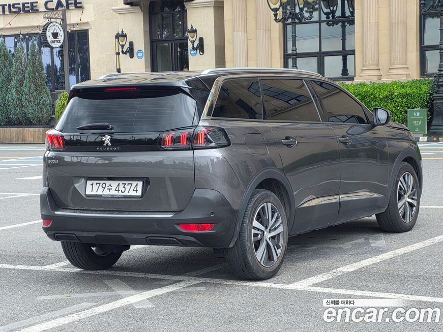 Peugeot 5008 2021