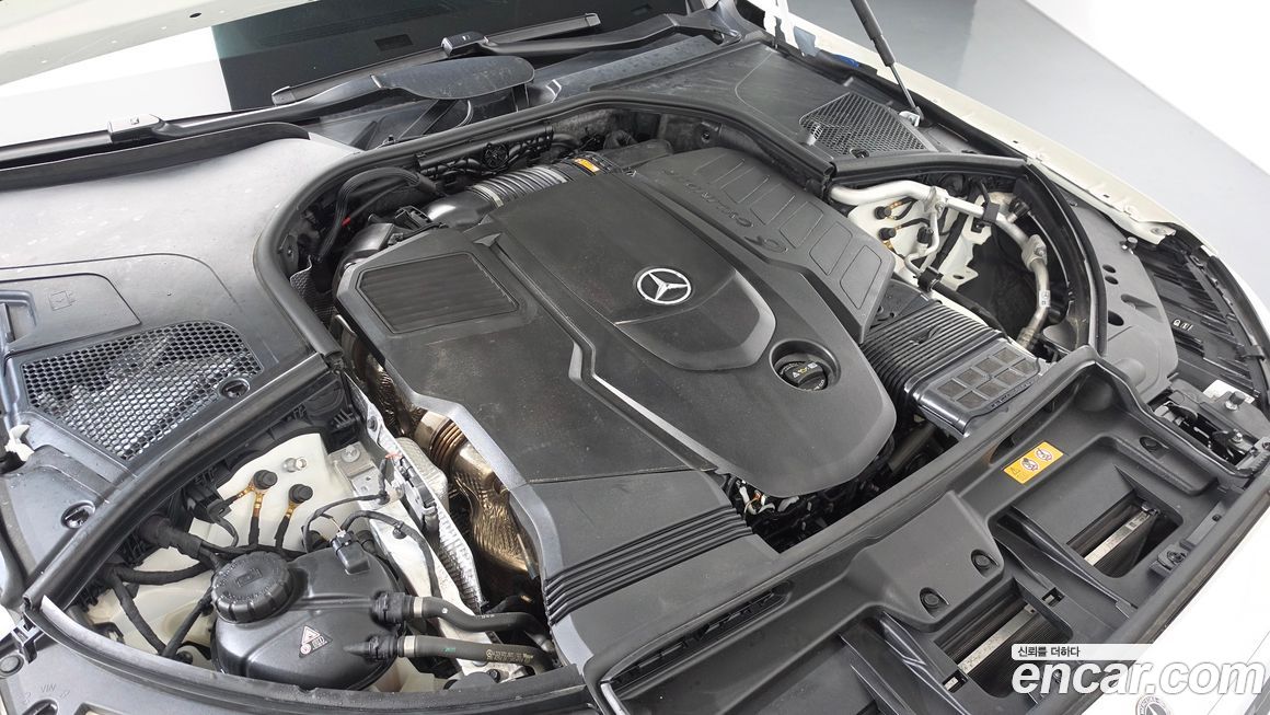 Mercedes-Benz S-Class 2023