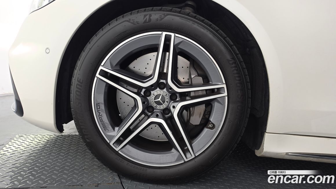 Mercedes-Benz S-Class 2023