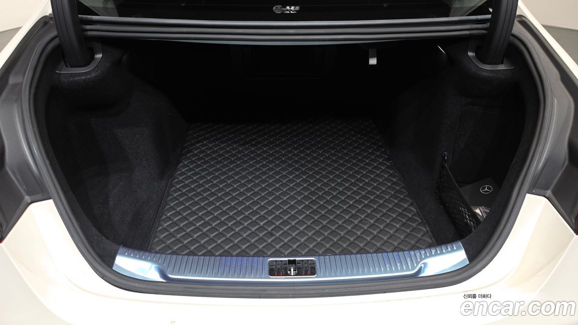 Mercedes-Benz S-Class 2023