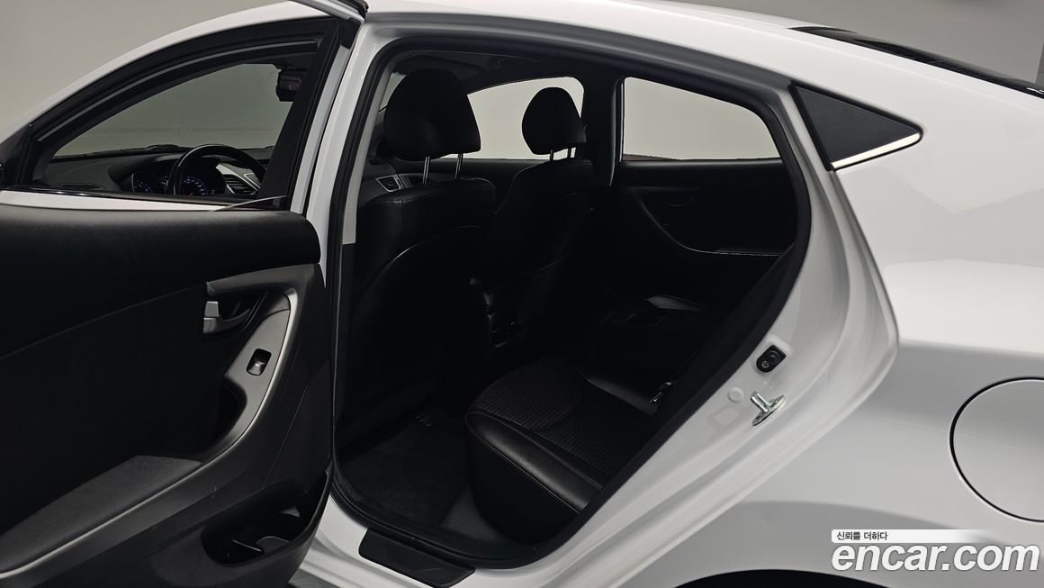 Hyundai AVANTE 2016