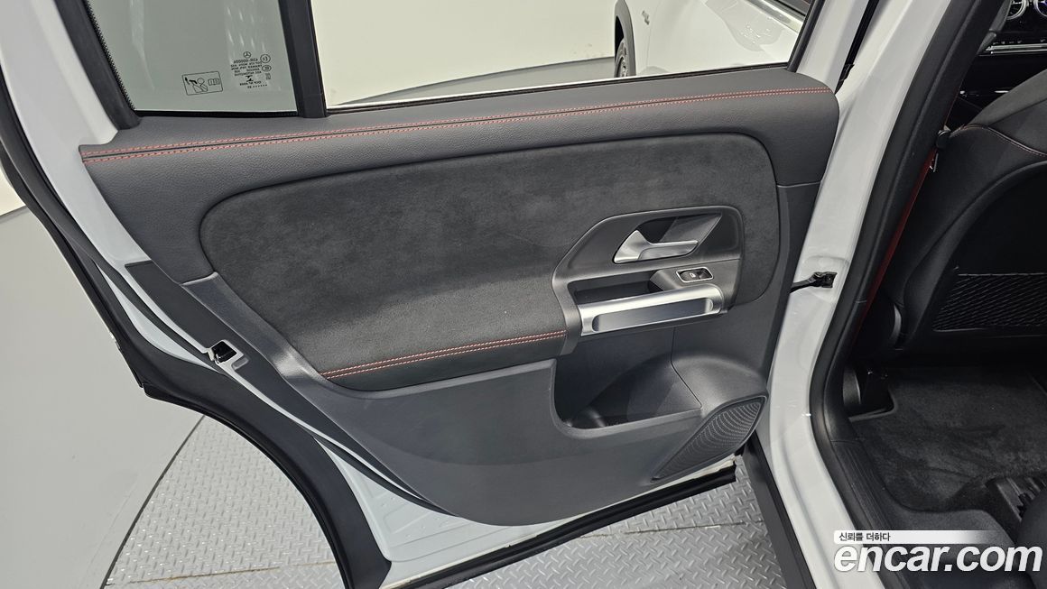 Mercedes-Benz GLB-Class 2022