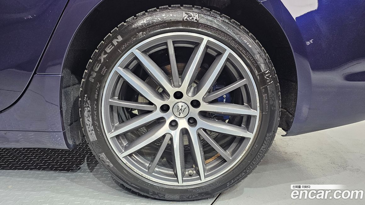 Maserati Ghibli 2021