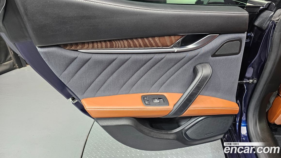 Maserati Ghibli 2021