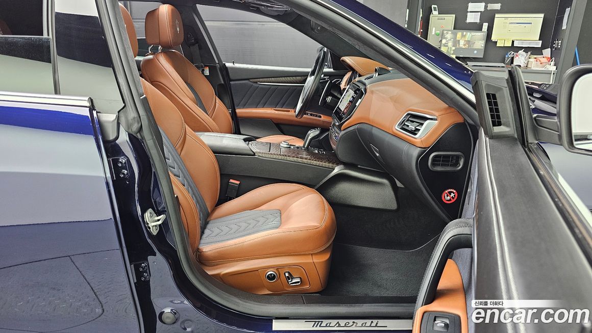 Maserati Ghibli 2021