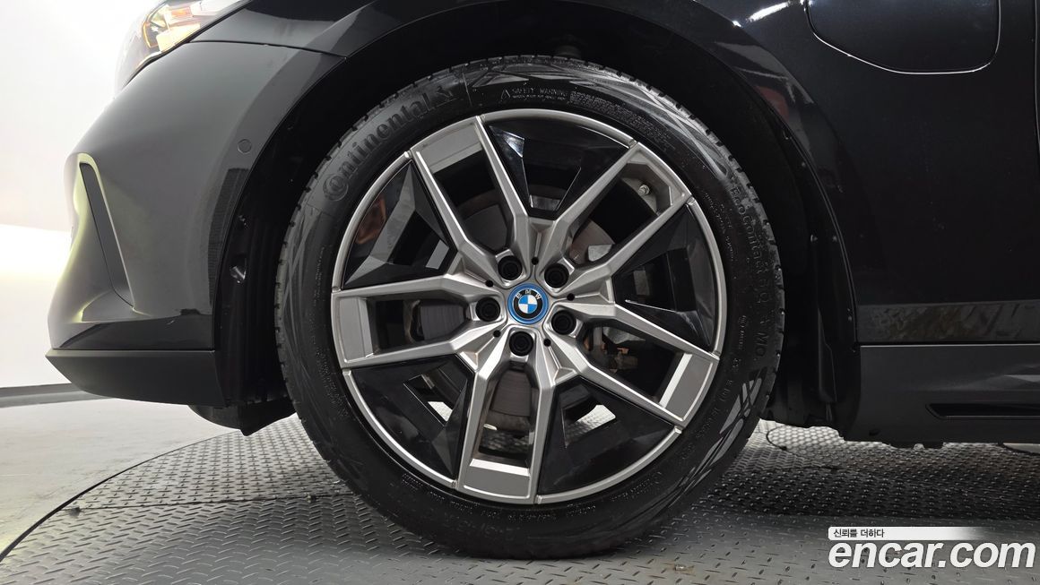 BMW 5-Series 2025
