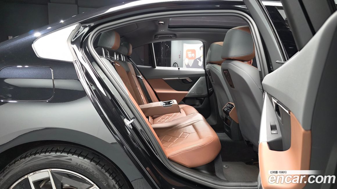 BMW 5-Series 2025