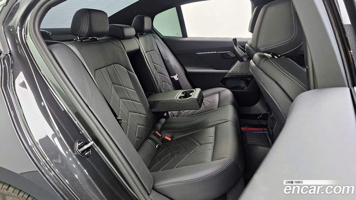 BMW 5-Series 2025