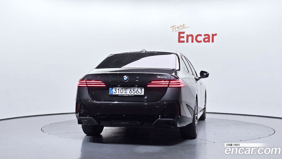 BMW 5-Series 2025