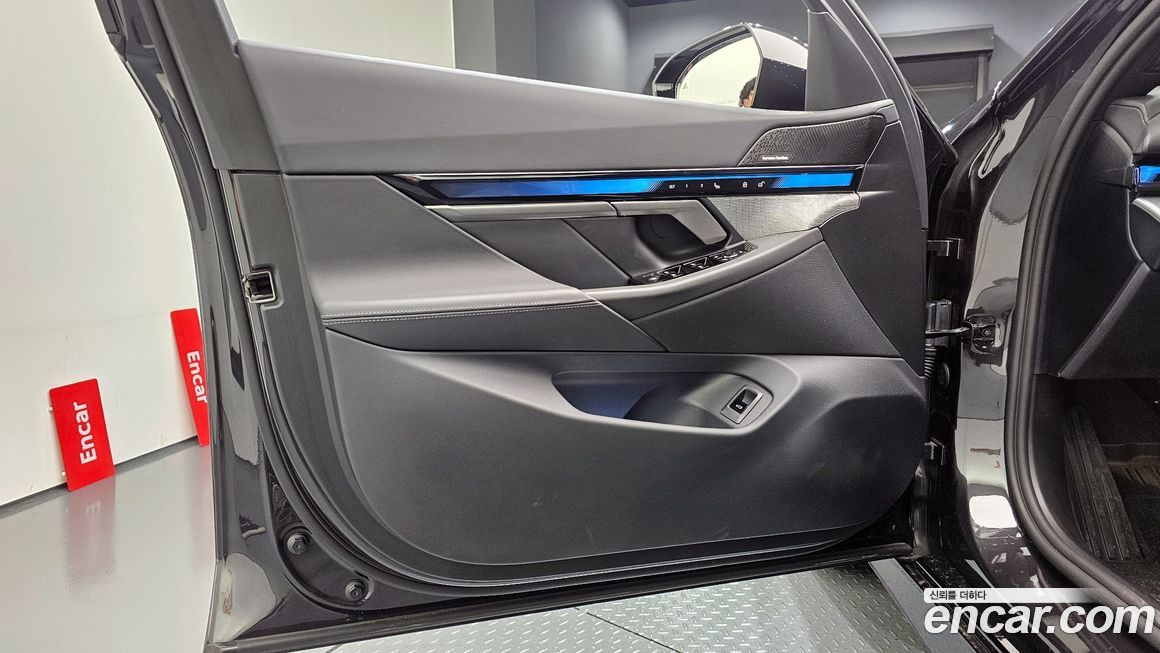 BMW 5-Series 2025