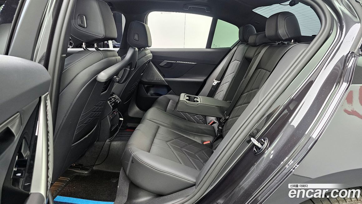 BMW 5-Series 2025