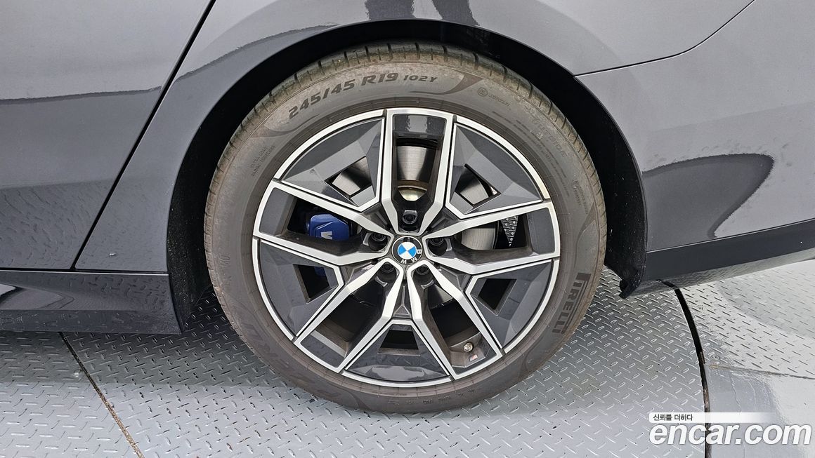 BMW 5-Series 2025