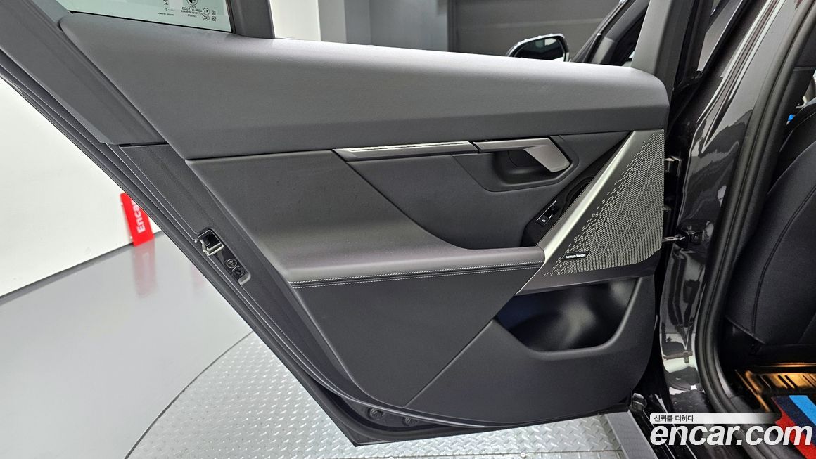BMW 5-Series 2025