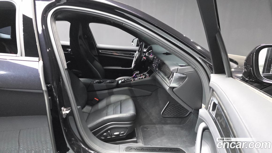 Porsche Panamera 2023