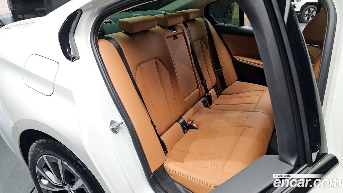 BMW 3-Series 2023