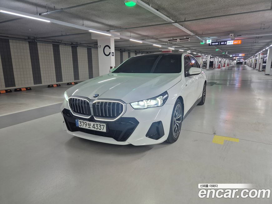 BMW 5-Series 2024