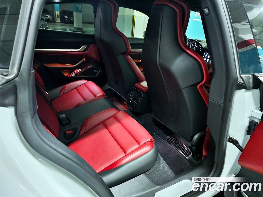 Porsche Taycan 2021