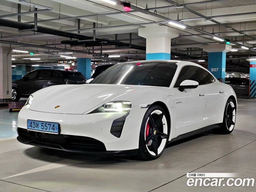 Porsche Taycan 2021