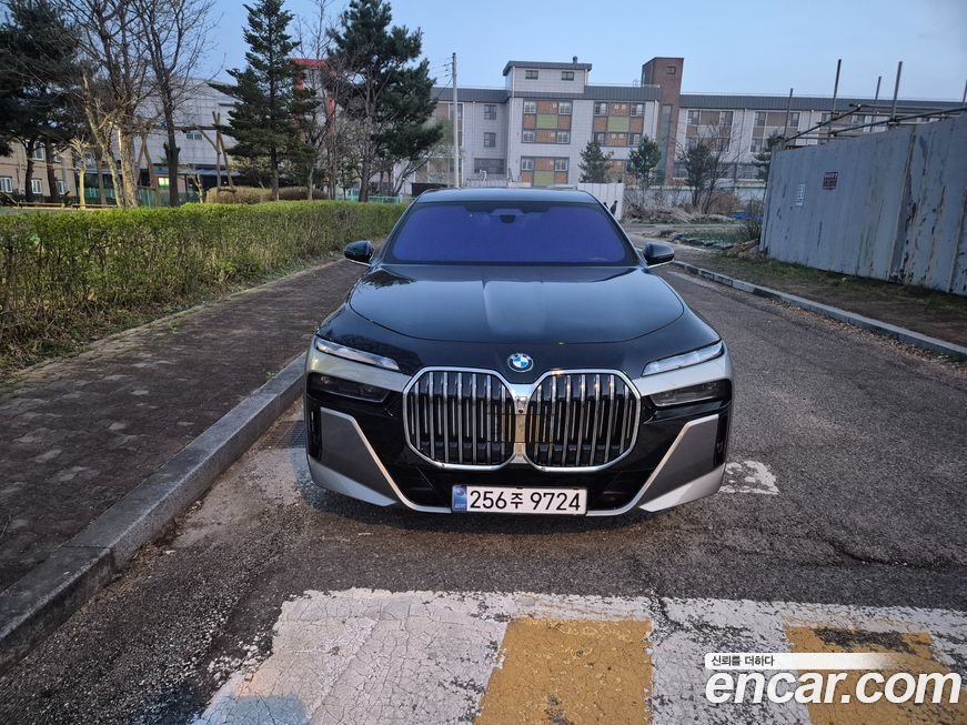 BMW 7-Series 2025