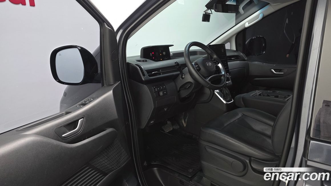 Hyundai Staria 2025