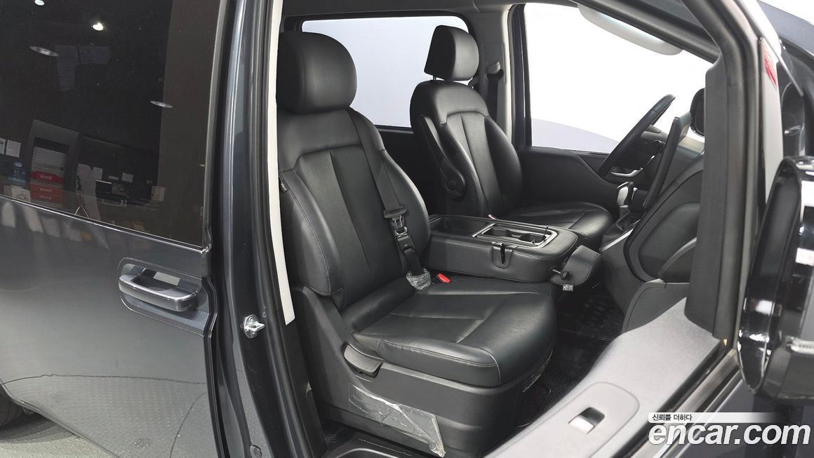 Hyundai Staria 2025