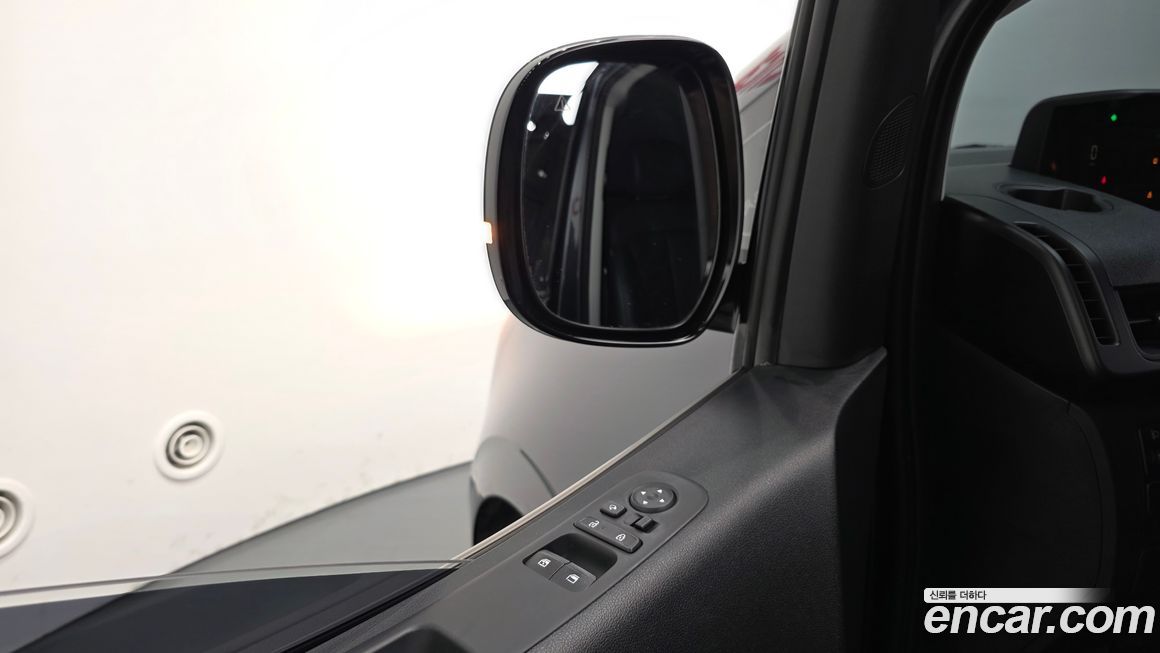 Hyundai Staria 2025