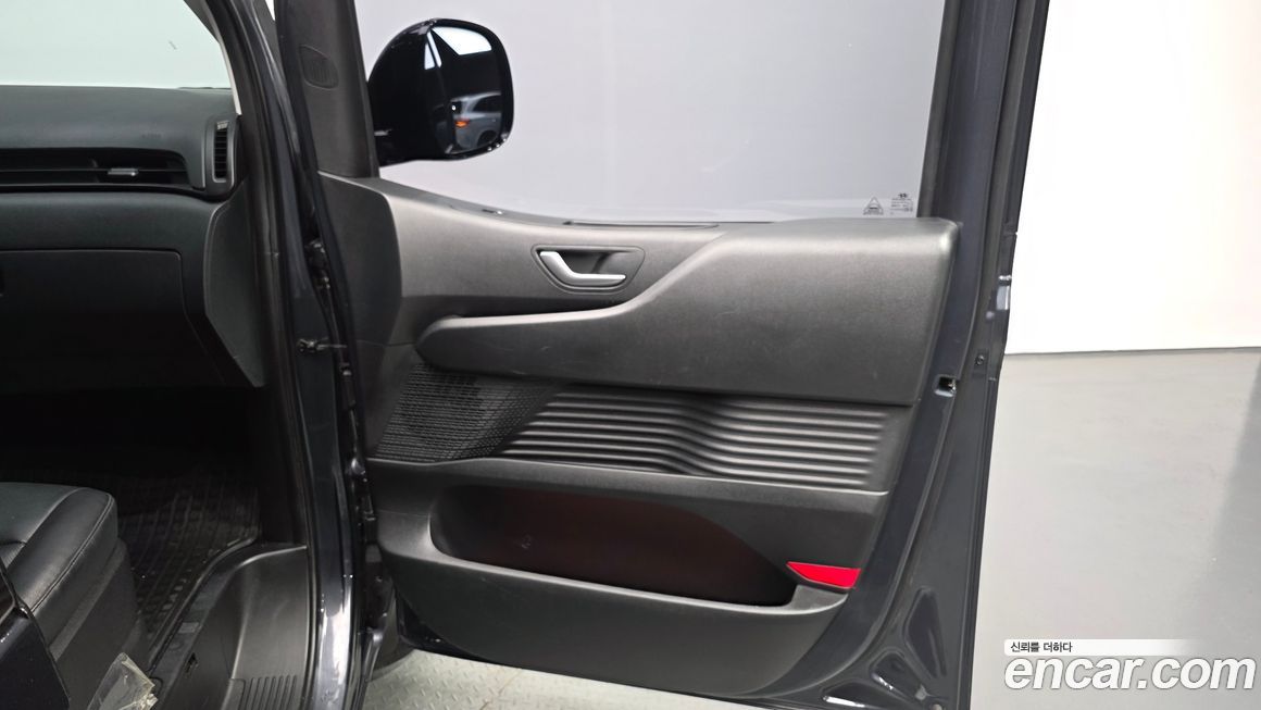 Hyundai Staria 2025