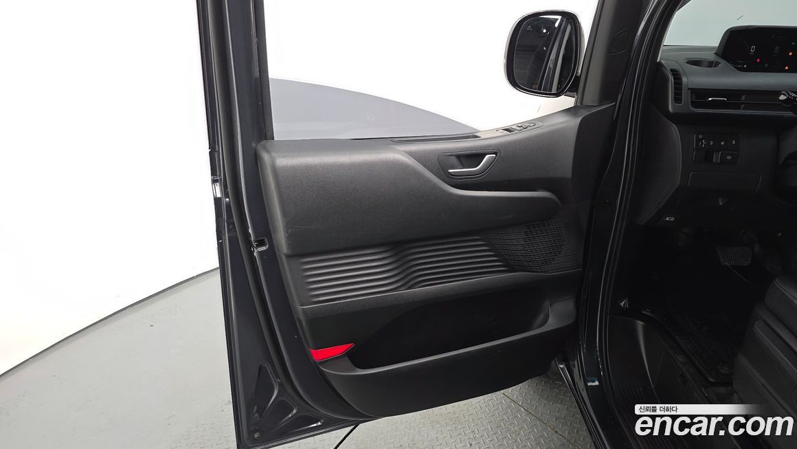 Hyundai Staria 2025