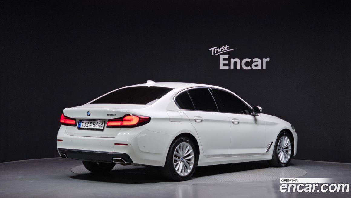 BMW 5-Series 2023