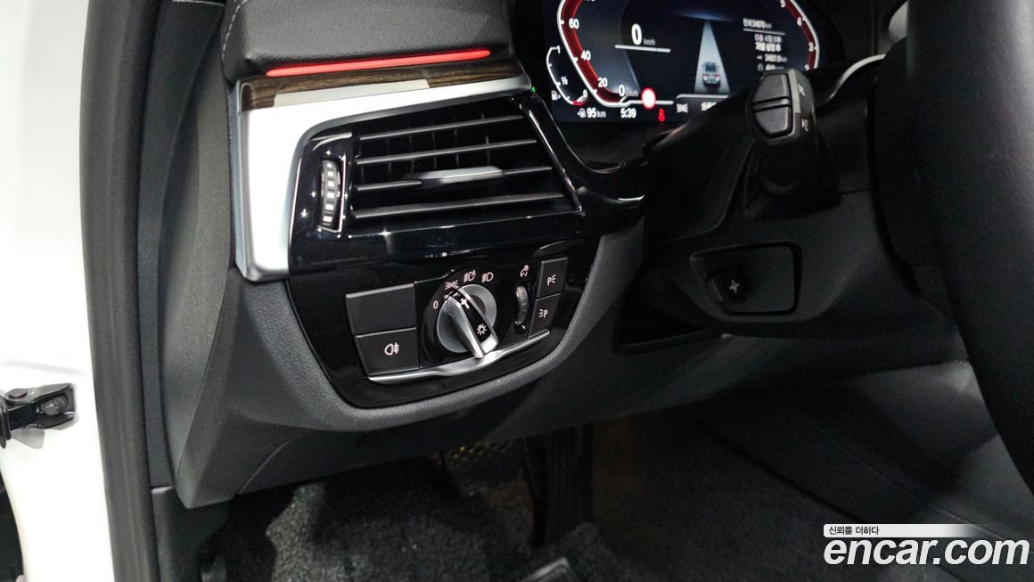 BMW 5-Series 2023
