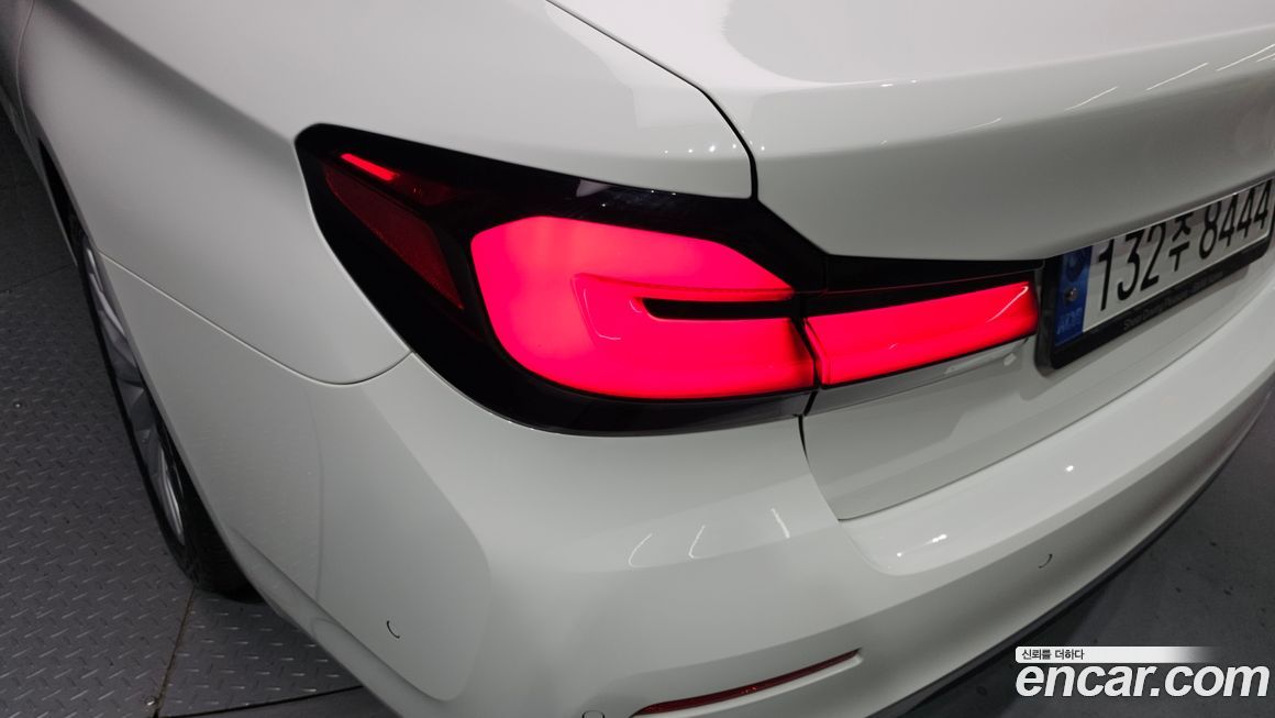 BMW 5-Series 2023