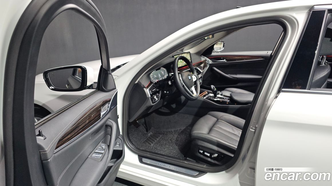 BMW 5-Series 2023