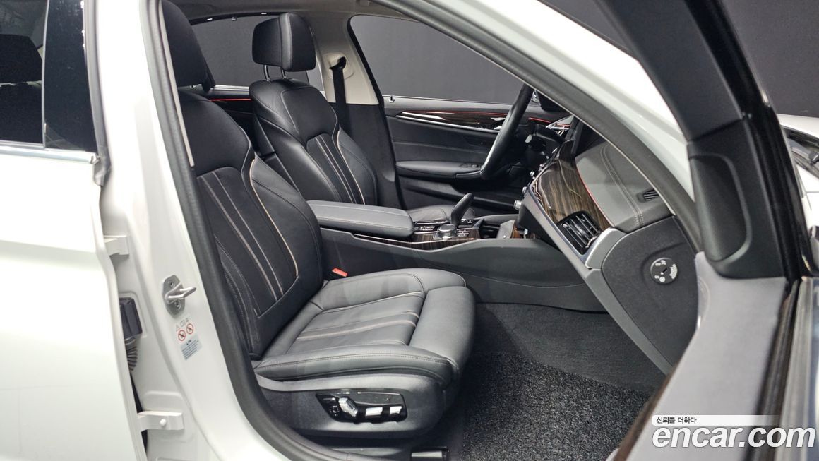 BMW 5-Series 2023