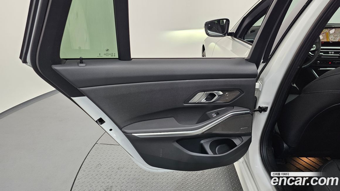 BMW 3-Series 2024