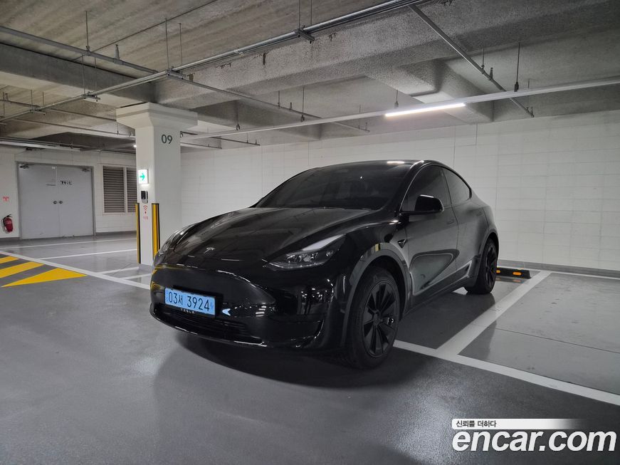 Tesla Model Y 2024