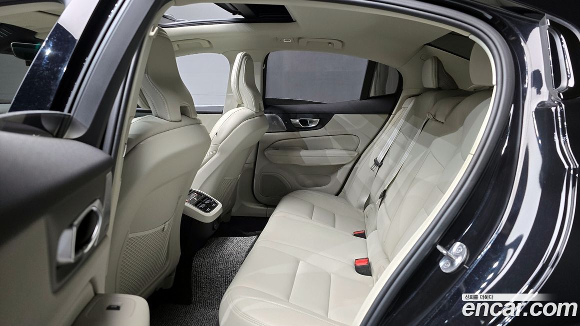 Volvo S60 2024