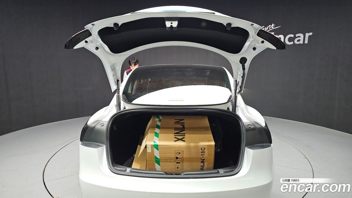 Tesla Model 3 2024