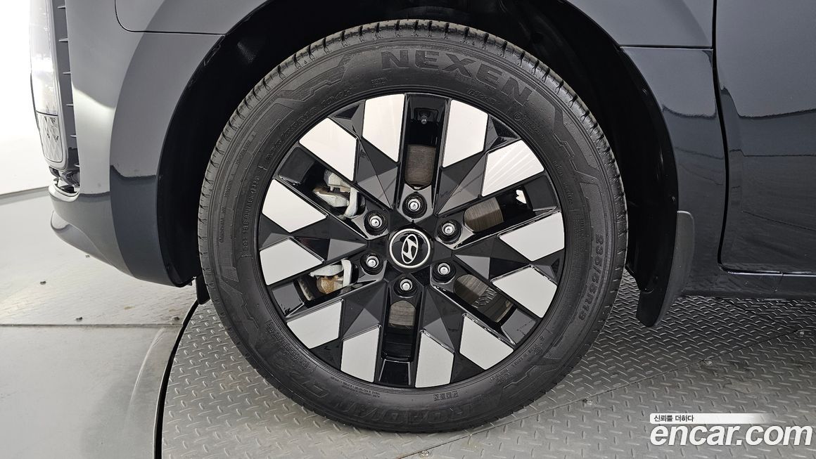 Hyundai Staria 2025