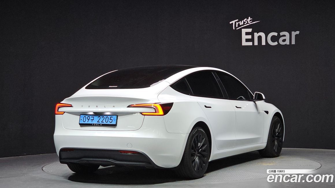 Tesla Model 3 2024