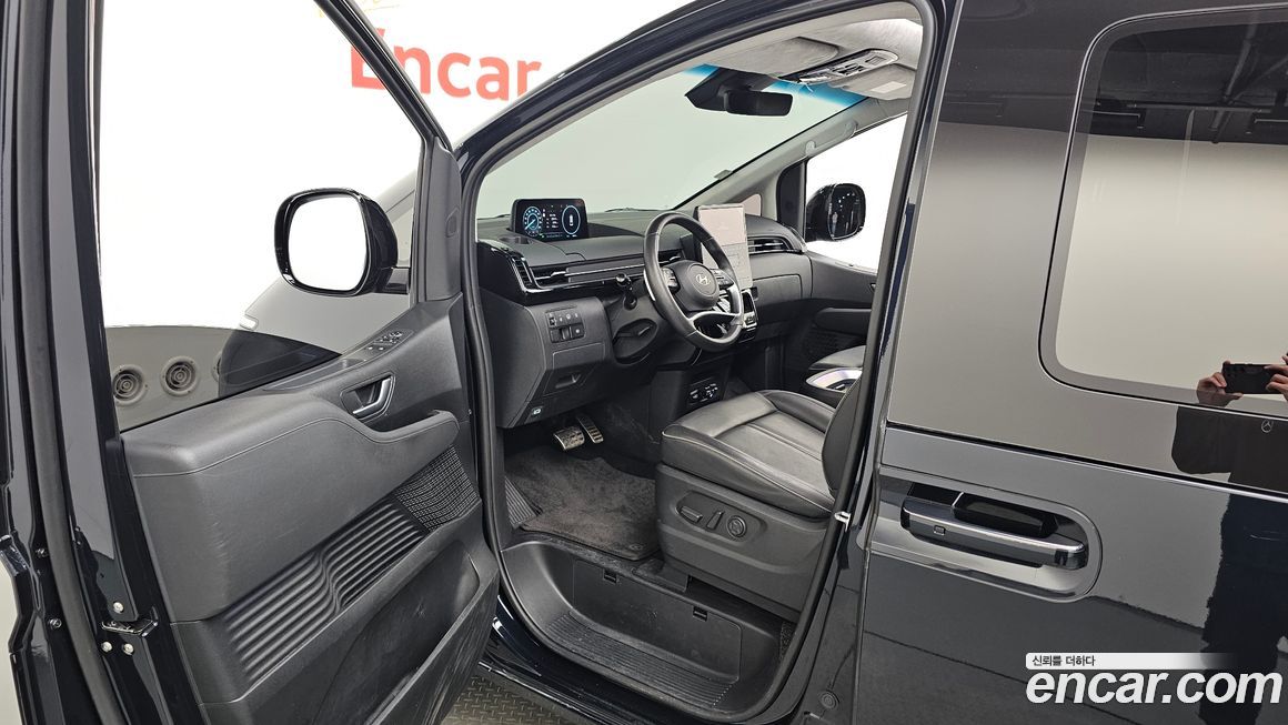 Hyundai Staria 2025
