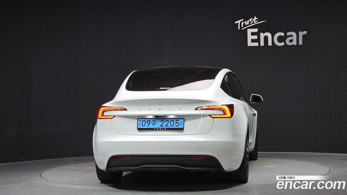 Tesla Model 3 2024