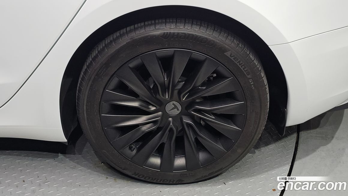 Tesla Model 3 2024