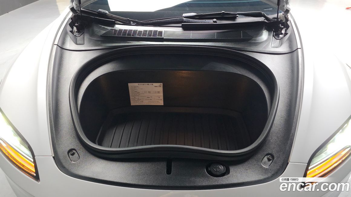 Tesla Model 3 2024