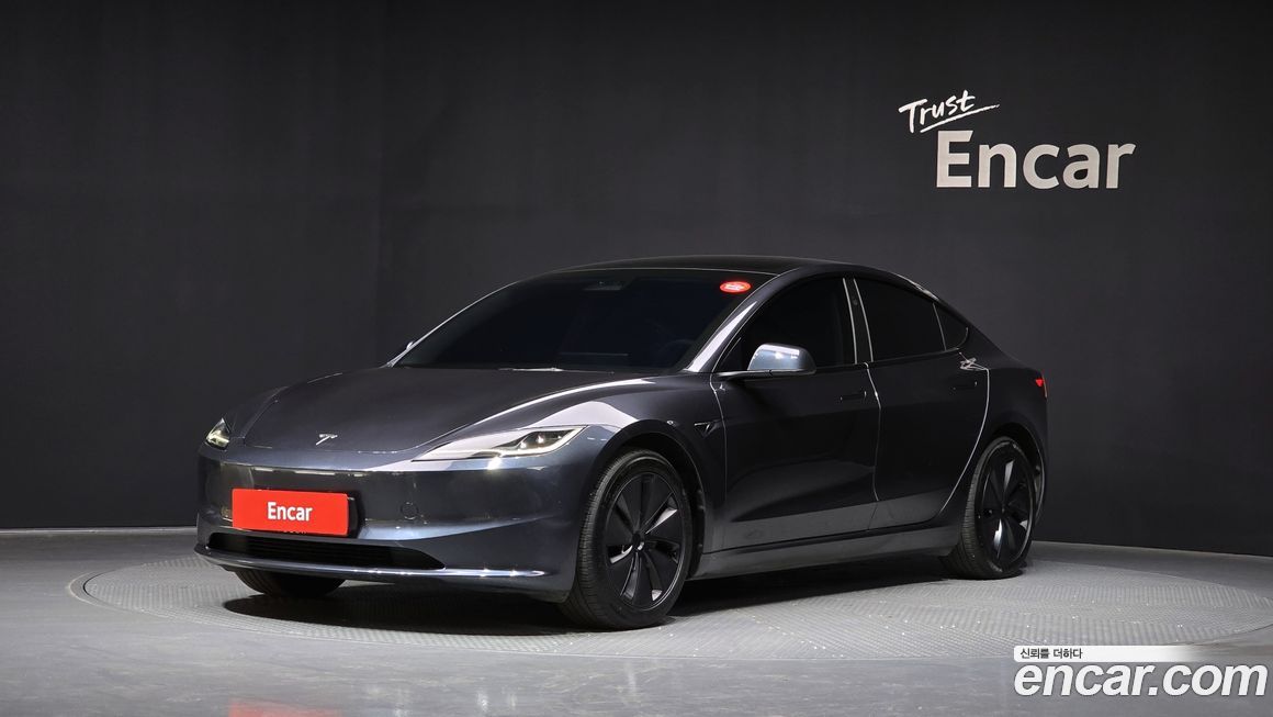 Tesla Model 3 2024