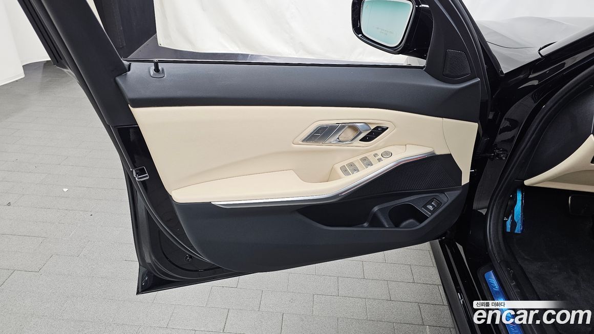 BMW 3-Series 2023