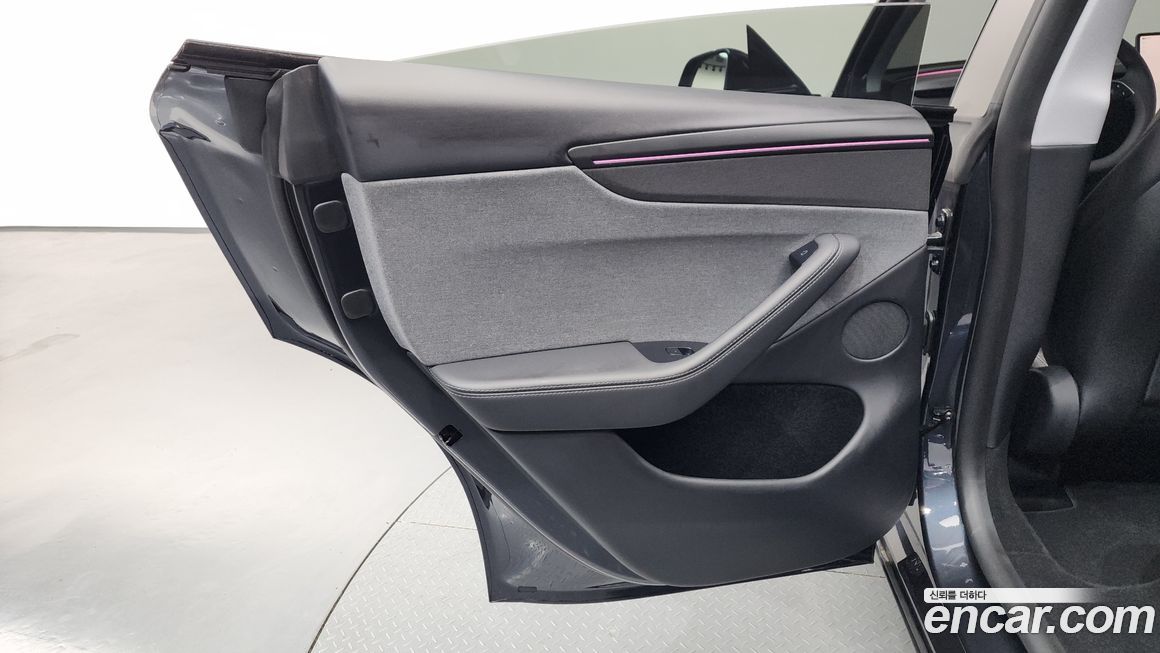 Tesla Model Y 2025
