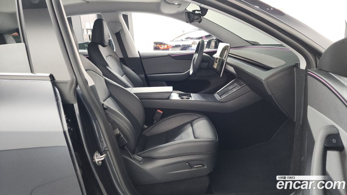 Tesla Model Y 2025